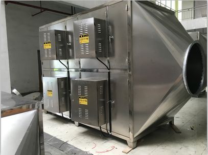 光離復合廢氣處理設備應用范圍 1、光離復合設備主要運用于化工業(yè)、造紙業(yè)、制藥業(yè)、食品業(yè)、輪胎及橡膠生產(chǎn)廠、汽車生產(chǎn)、油漆噴涂、污水池處理廢氣處理