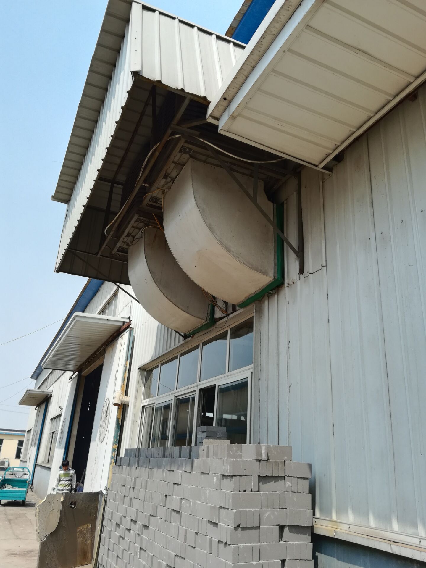 精細(xì)化工廠給車間怎么做工位降溫系統(tǒng)？